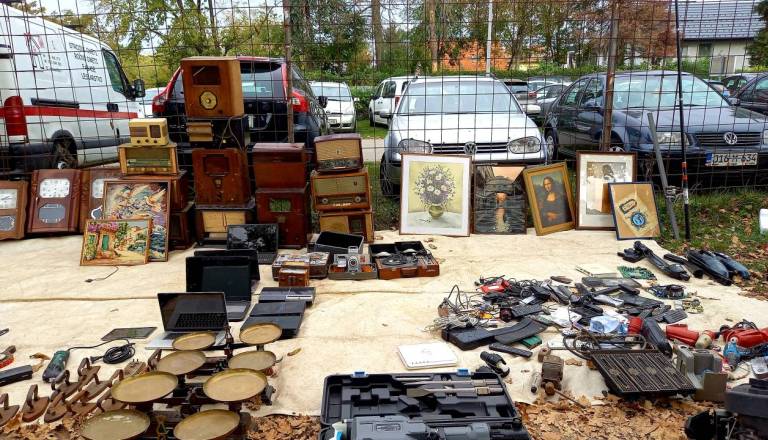 Varnostniki rešitev za bolšjak? »Ni prav, da bi zaradi nekaj posameznikov kaznovali vse prodajalce«