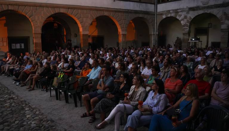 FOTO in VIDEO: Kino brez stropa se je vrnil na dvorišče Ptujskega gradu