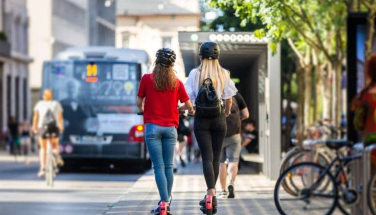 »Nekaj je treba narediti!« E-skiroji razburjajo Slovence, predlagana celo prepoved