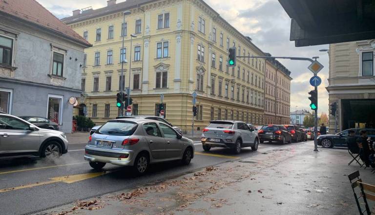 Rumeni pasovi se širijo po Ljubljani: Tukaj jih bodo uredili, kršitelje pa čaka 160 evrov kazni