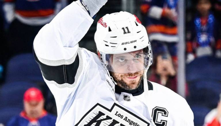 Kot strela z jasnega, bo Anže Kopitar kariero nadaljeval v Sloveniji? Vabi ga ta klub
