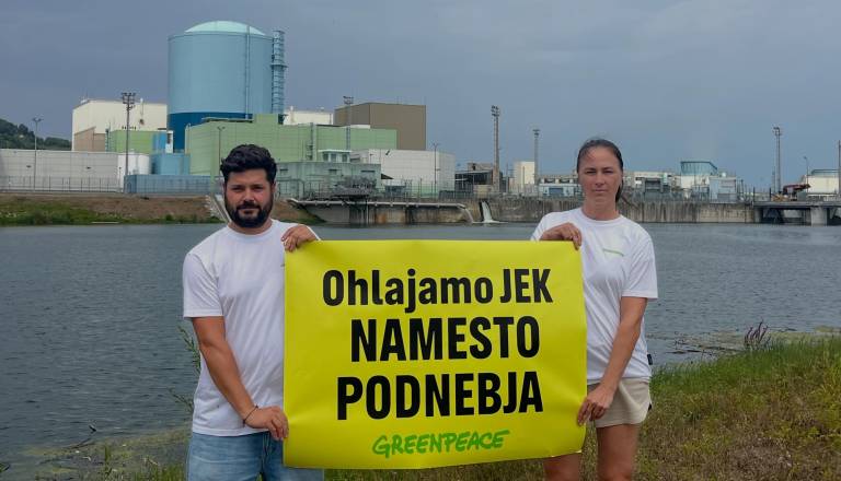 Greenpeace objavil sporočilo ob JEK Krško, poslanec SDS odgovoril: »Izklopite mobitele!«