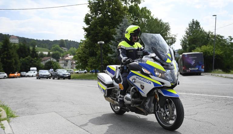 Pomurski policist priskočil na pomoč: Občanka se mu je ganljivo zahvalila 