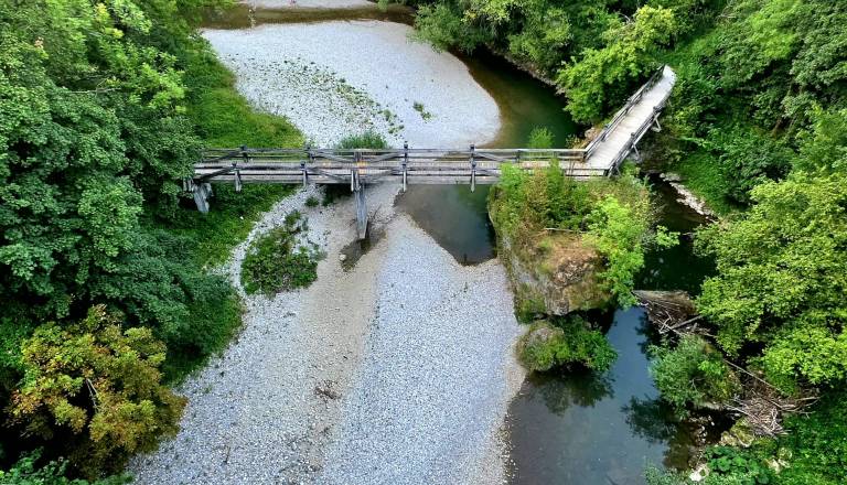 Kokra pred očmi Kranjčanov izginja: pretok se je v nekaj dneh več kot prepolovil