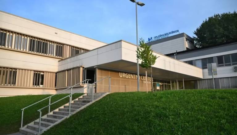 Ortoped Gregor Kavčič in novomeška bolnišnica sta sklenila poravnavo
