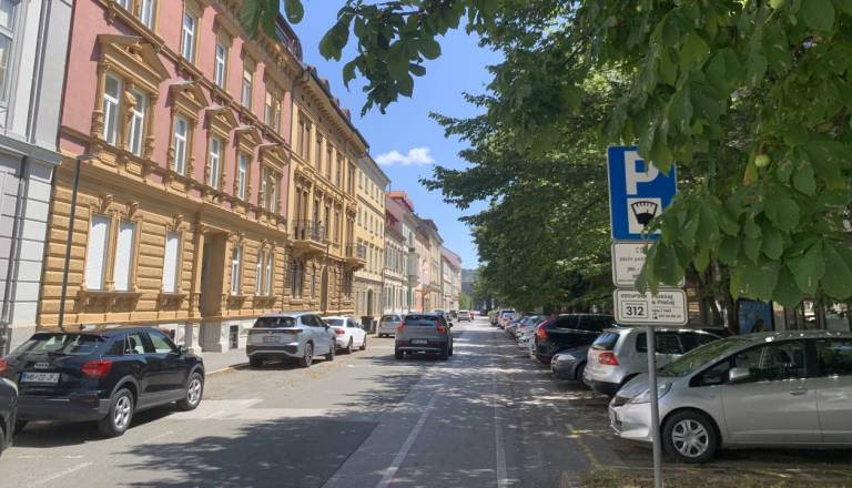 Nejevolja zaradi Gregorčičeve ulice, razlog so ponovno parkirišča