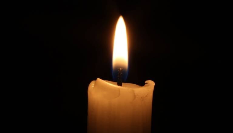 Tragedija na kolovozni poti: Vozilo zdrsnilo čez rob, voznik umrl
