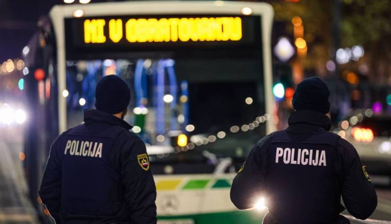 Napad z nožem na voznika avtobusa dobil epilog, takšna kazen čaka 38-letnika