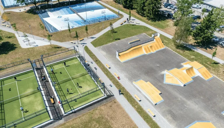 Novo igrišče v Savcu ob vročini prazno, rešitev občine presenetila starše