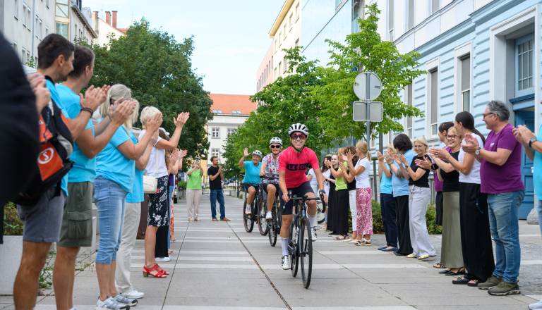 FOTO in VIDEO: Ob 100-letnici sedli na kolesa: Mariborski profesorji krenili na skoraj 400 kilometrov dolgo pot do Kopra