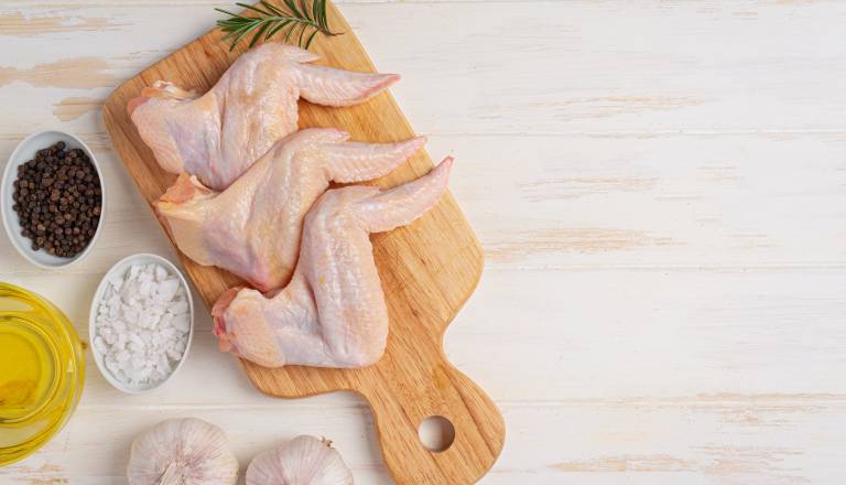 Ste kupili ta piščančja krila? V njih odkrili salmonelo