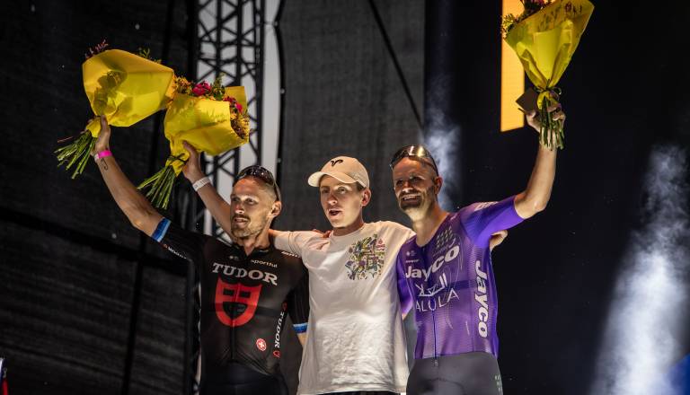 Strgan Pogačarjev dres prodali za neverjeten znesek, denar bo šel za dober namen