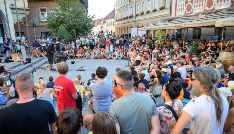 FOTO in VIDEO: Ptuj postal velik cirkuški oder, tako pestro je bilo v nedeljo