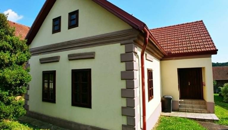 Pomurska pisateljica se poslavlja od hiše svojih starih staršev na Goričkem