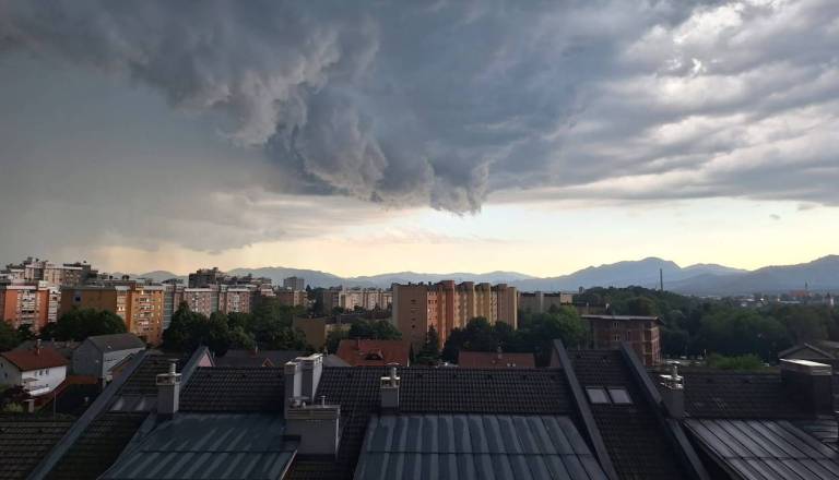 Danes napovedana nova neurja, najhuje prav na Gorenjskem