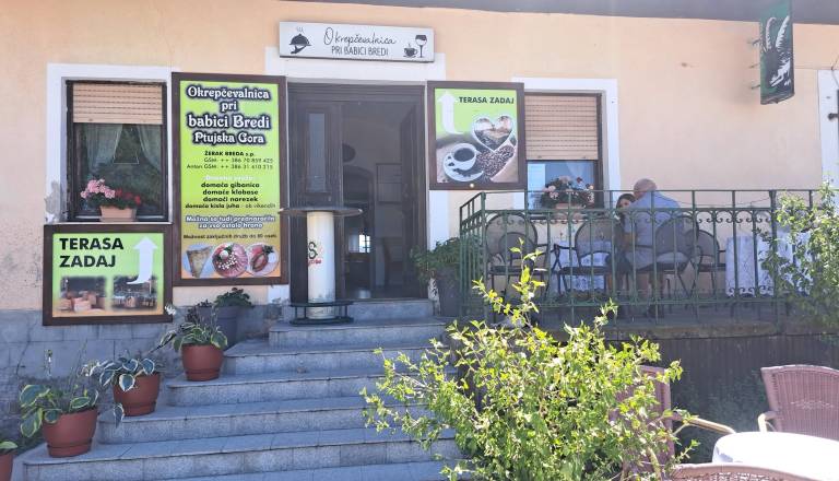 Romarji in turisti prihajajo, kakovostne kulinarične ponudbe pa ni: Kdo bo prevzel zgodovinsko gostilno?