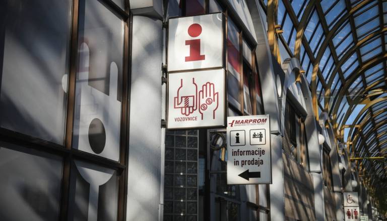 Dijaki, pozor: Od danes naprej v prodaji subvencionirane vozovnice IJPP