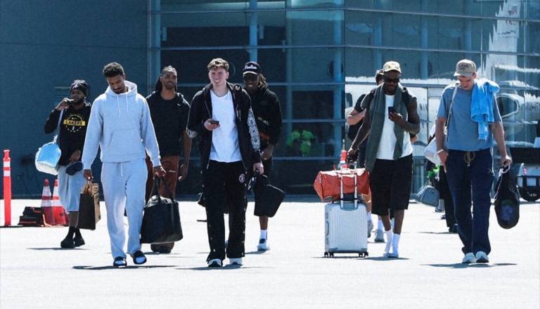 Luka Dončić in Lakersi prihajajo v Slovenijo. Spremljamo njihov let