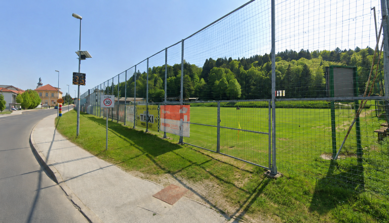 Mariborska občina oddaja nogometno igrišče v brezplačno uporabo, kdo se lahko prijavi?