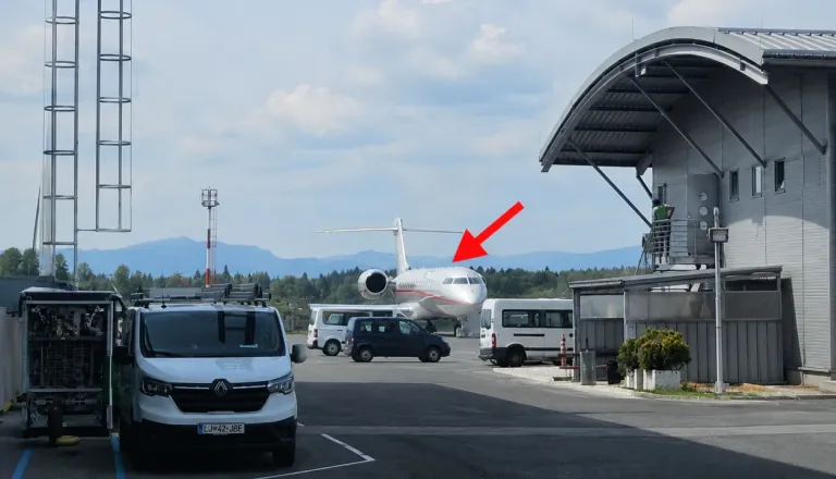FOTO in VIDEO: Dončić in Lakersi so tukaj! Zasebno letalo pristalo na Brniku