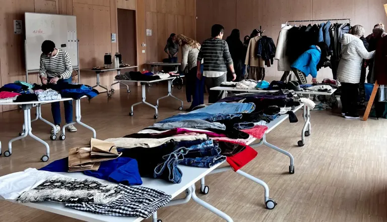 Na Bledu rešili 390 kosov oblačil, številke o zavrženem tekstilu pa presenečajo