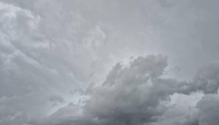 Vijolični alarm za Gorenjsko! Velika nevarnost toče, nevihte se približujejo