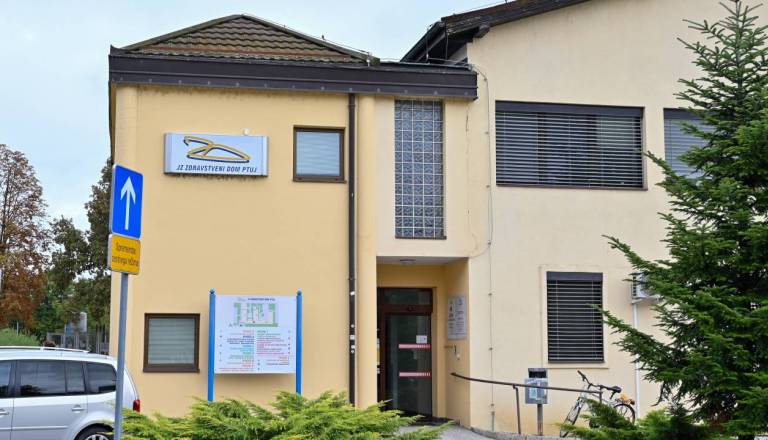 Vlada brezplačno prenesla zemljišče na ptujsko občino: Odpira se pot za 7,2-milijonsko nadzidavo zdravstvenega doma