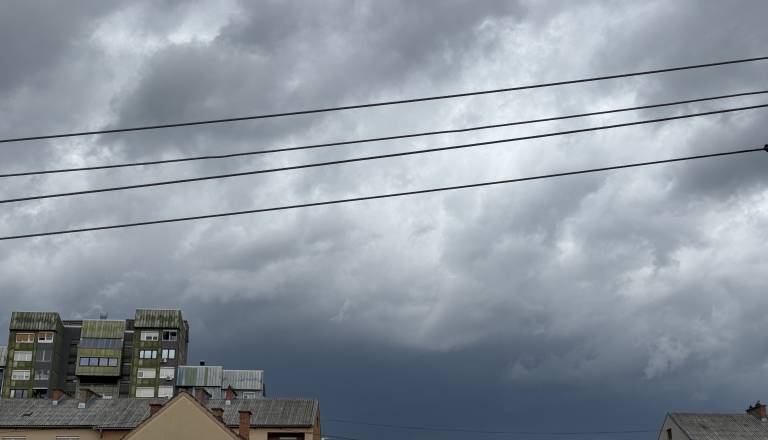 Maribor, pozor! Približujejo se nevihte s točo