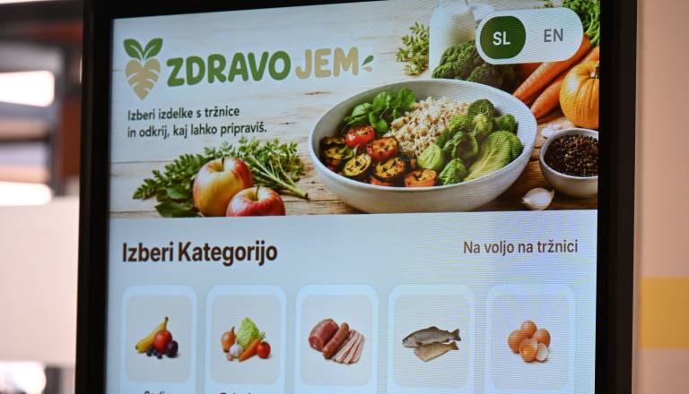 Pred prenovo tržnice tja namestili virtualnega pomočnika: Komu je dejansko namenjen?