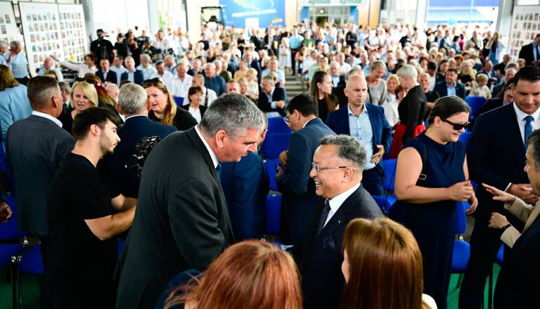 FOTO in VIDEO: Nataša Pirc Musar odprla AGRO, v Gornji Radgoni kar 1690 razstavljavcev
