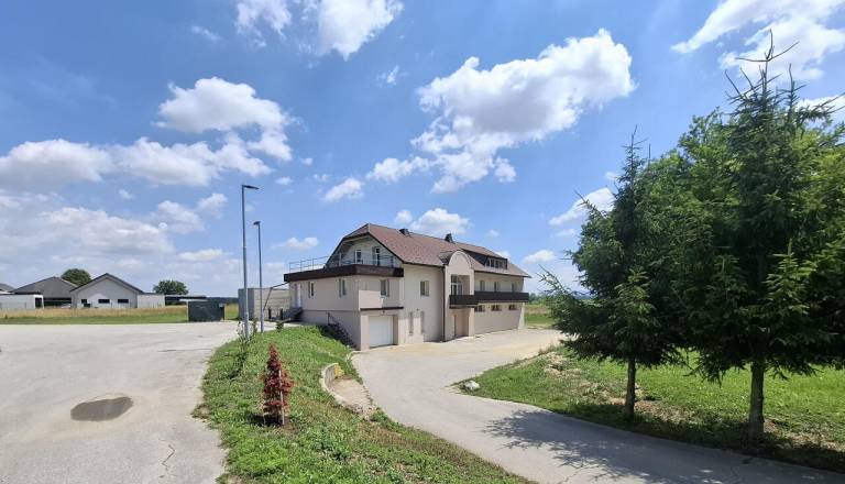 Skoraj milijon evrov za nepremičnino v okolici Ptuja, v njej bi lahko uredili tudi osem apartmajev