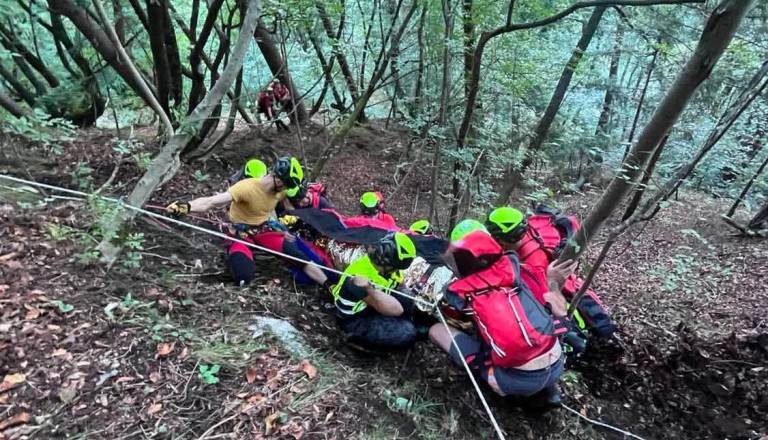 Dramatično na Osojnici: mlada pohodnika po odlomu veje padla po pobočju