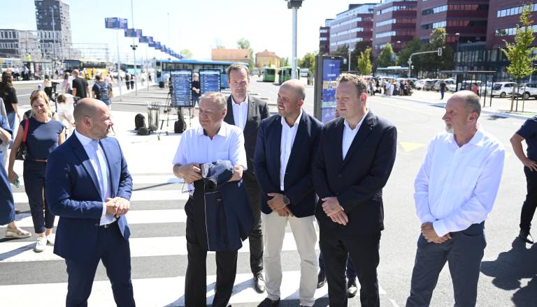 FOTO in VIDEO: Nova avtobusna postaja v Ljubljani je odprta - 46 peronov, kartice in velika sprememba za potnike