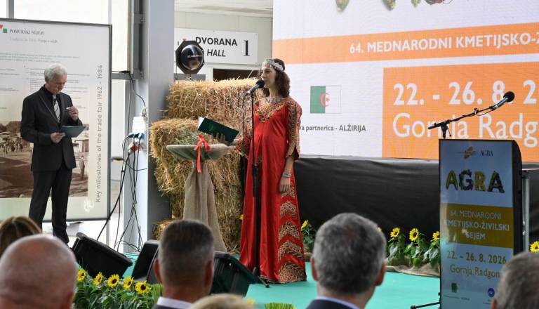 Alya Elouissi navdušila na AGRI 2026: S pesmijo v čast Alžiriji ganila tudi predsednico Pirc Musar