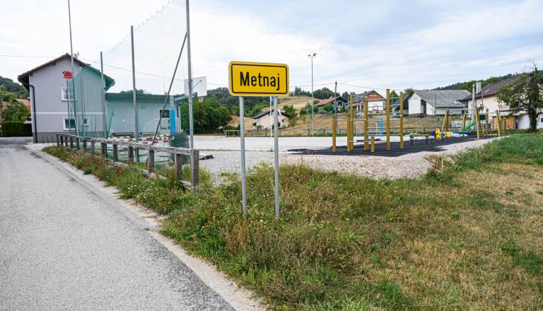 Čudovit projekt za najmlajše, pri gasilskem domu raste otroško igrišče