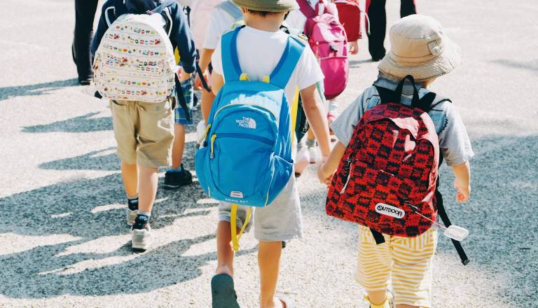 Imate doma prvošolčka? Te pravice nikar ne spreglejte, pripada obema staršema