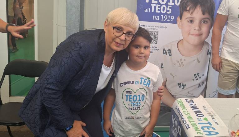 Teo potrebuje 2,5 milijona evrov za zdravljenje, na AGRI ga je obiskala Nataša Pirc Musar