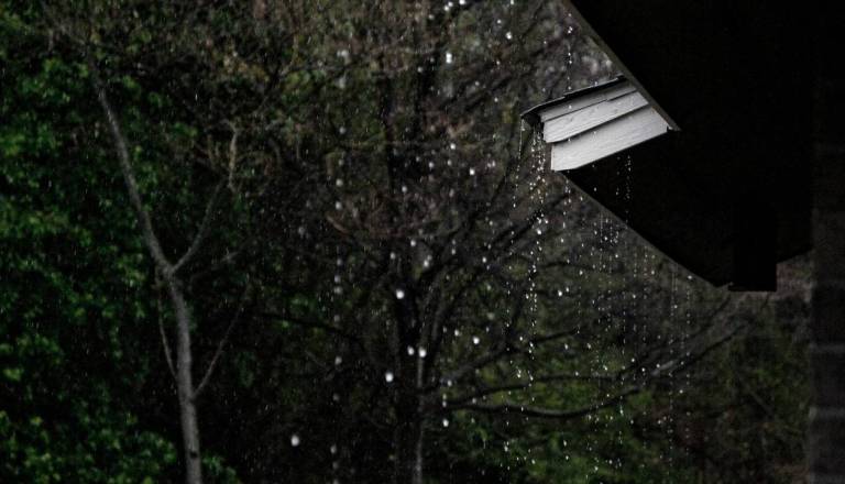 Za Pomurje izdano vijoličasto opozorilo, ponekod nevarnost toče