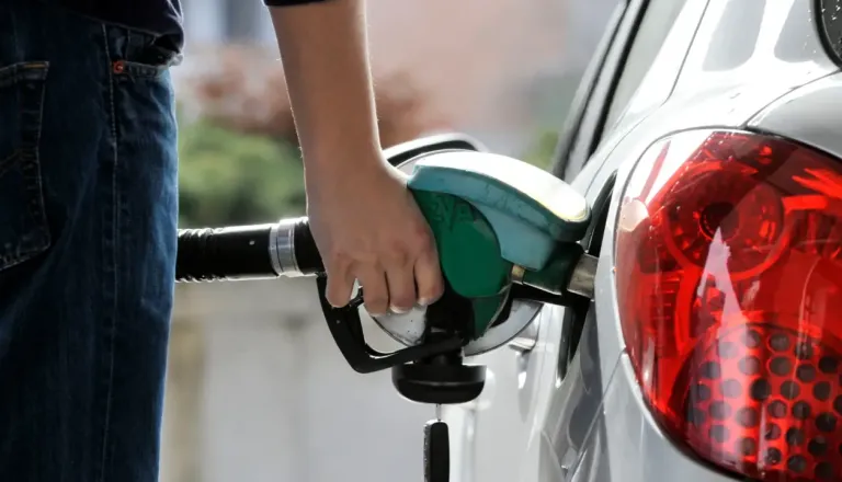 Takšne cene dizla pri nas še ni bilo: Preverite, koliko boste po novem odšteli za liter