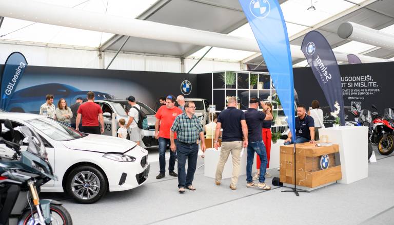 FOTO in VIDEO: Na ogled cela paleta BMW-jevih vozil, zvezda je iX3, svetovni avto leta 2026