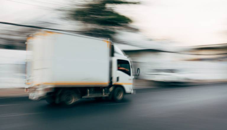 Prehitri vozniki in težki tovornjaki ogrožajo stanovalce: Kaj odgovarja župan?