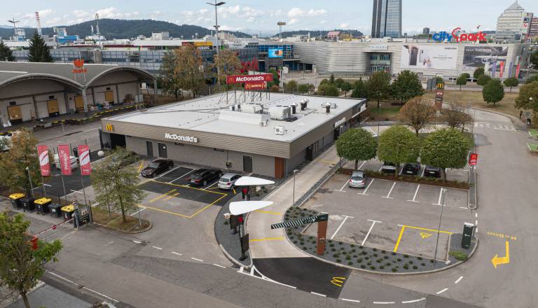 Prvi McDrive v Ljubljani v povsem novi podobi: McDonald's Žito po temeljiti prenovi znova odprl vrata