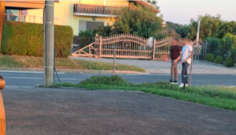 Kdo sta osebi, ki naj bi na Kapelskem Vrhu fotografirali hiše?