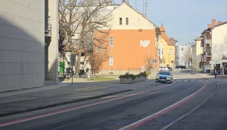 Bralci znova opozarjajo na drogiranje pri soboški knjižnici, policija razkriva podatke