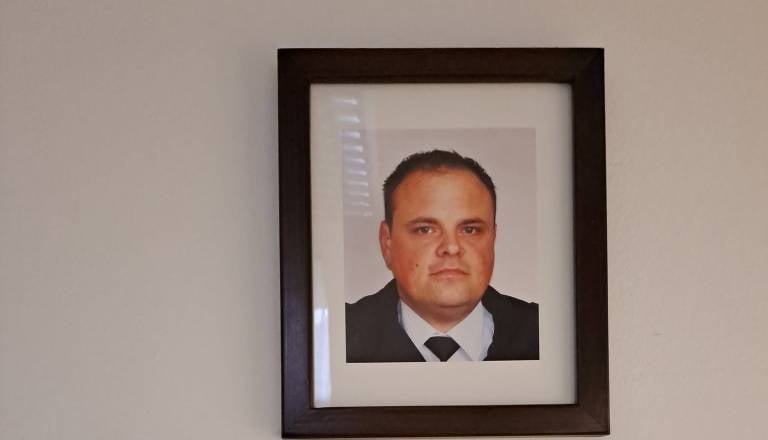Dvanajst let od umora policista v Litiji, njegova sestra: »Boli kot takrat«