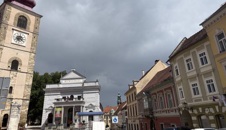 Poletna vročina še ni rekla zadnje, v petek tudi do 38 stopinj