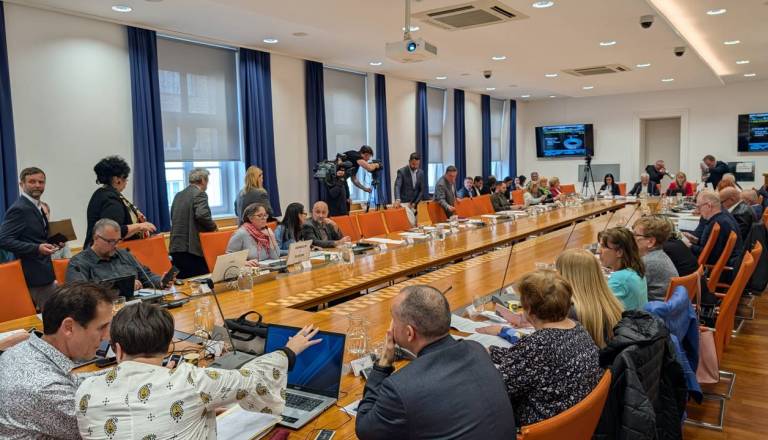 Tik pred volitvami še dve menjavi v mariborskem mestnem svetu, seznam odstopov vse daljši