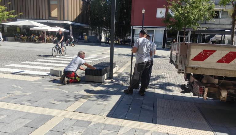 FOTO: Na Slovenski ulici z avtomobilom trčila v betonsko klop