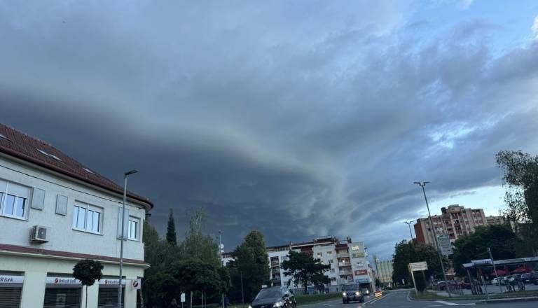 Temperature se bodo povzpele do 38 stopinj, sledi vremenski preobrat