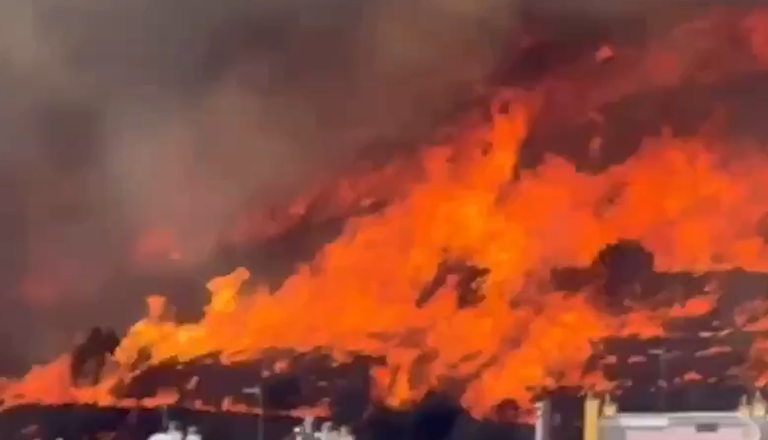 VIDEO: Velik požar na obrobju Barcelone, gasijo ga tudi iz zraka